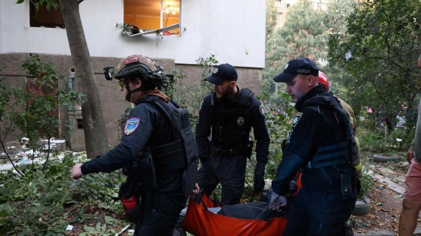 Three civilians killed as Zelenskyy prepares to meet Trump amid renewed fighting