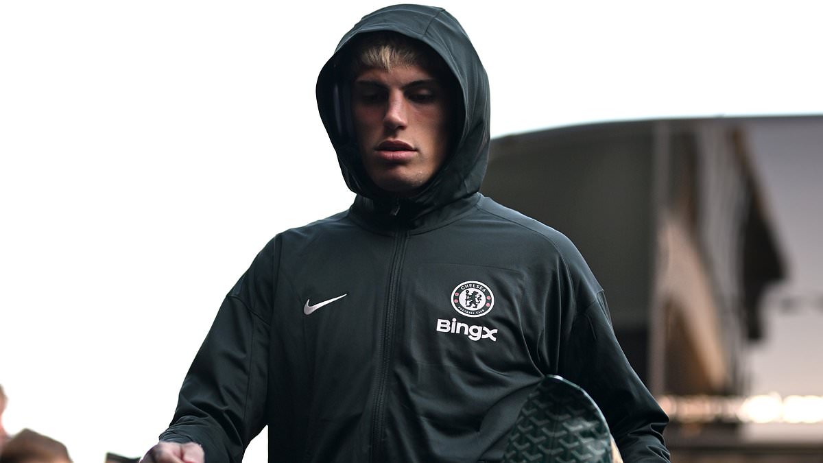 Garnacho in Chelsea kit