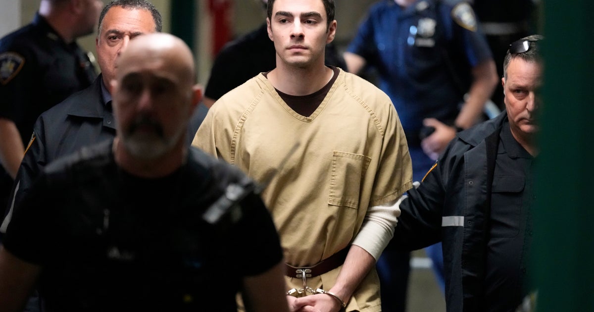 Mangione lawyers seek to bar death penalty in federal CEO murder case