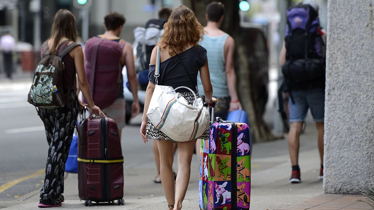 Measles outbreak declared in Cairns after traveller infected in Bali visited backpacker hostel