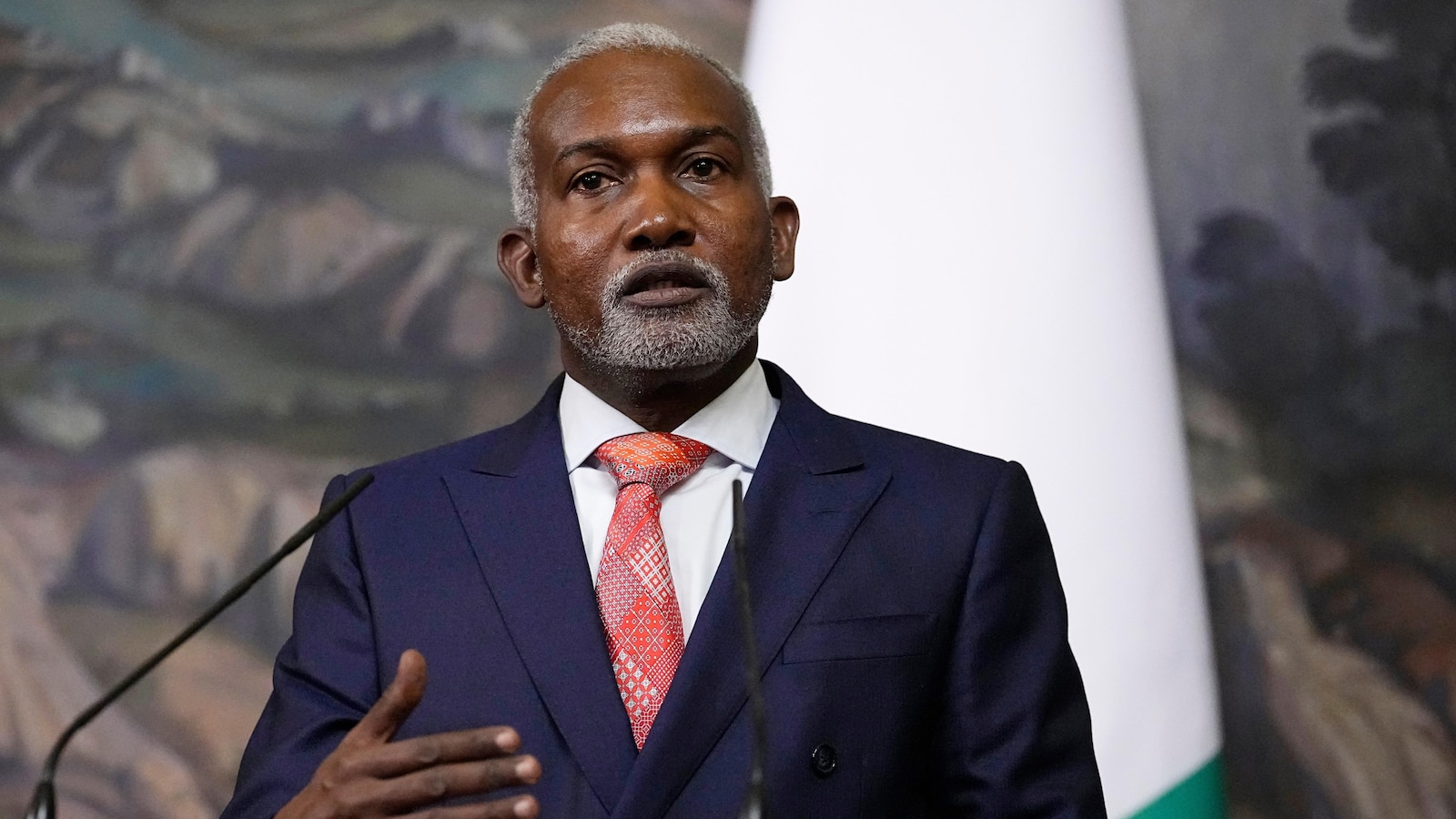 Burkina Faso frees Nigerian air force crew detained after emergency landing