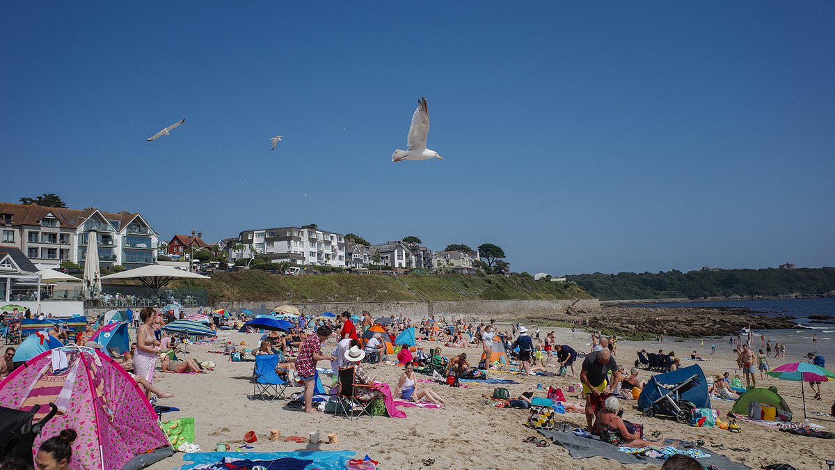 UK retail gains in August as clothing boost lifts high street, but three-month volumes stay lower