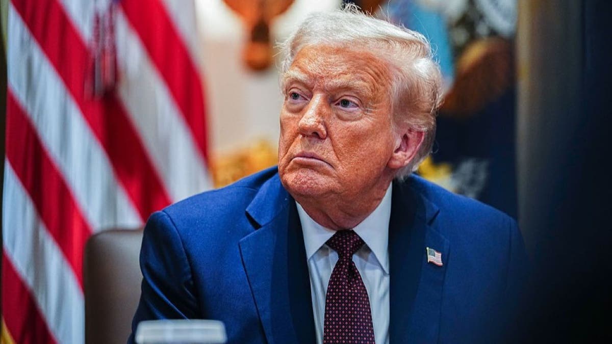 Trump-oval-office-2025 photo