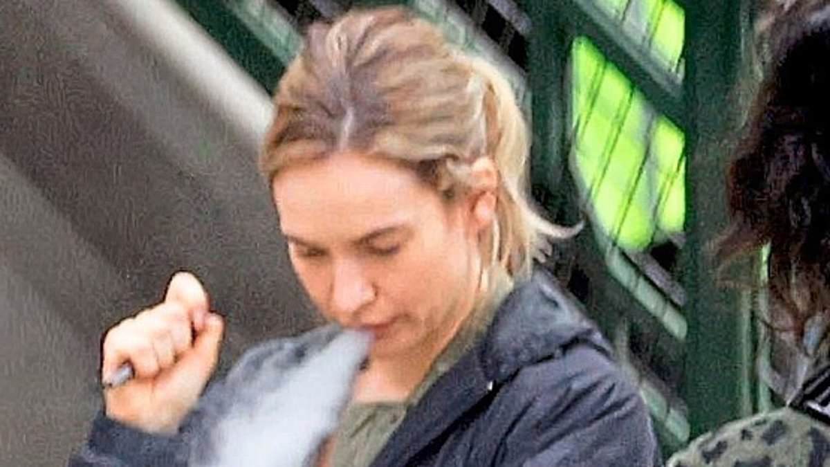 Dentists warn vaping dries mouth and fuels tooth decay, with rising youth use