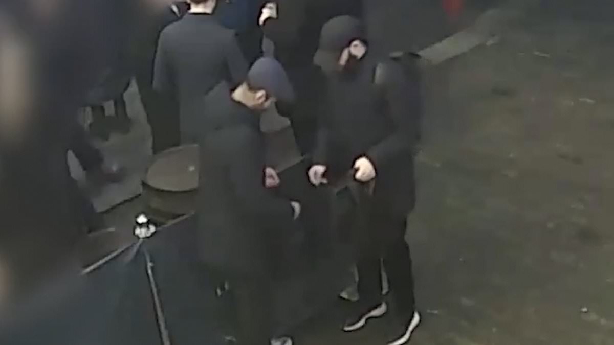 Two prolific bag thieves jailed after targeting City pubgoers, £2,450 in valuables