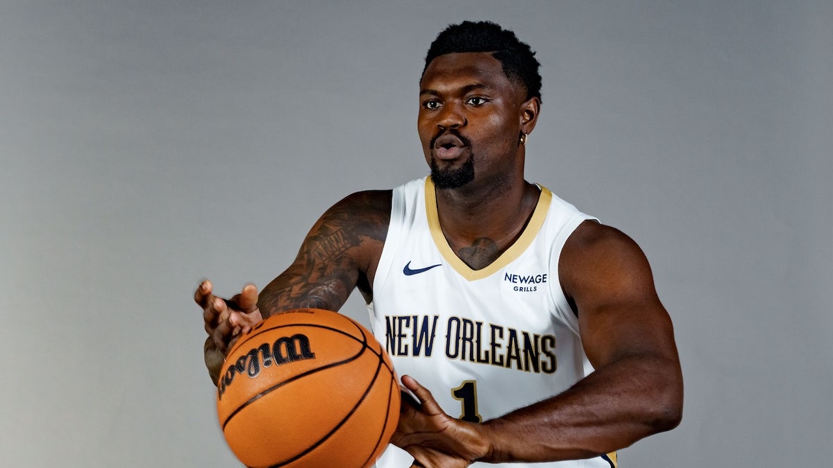 Zion Williamson pass