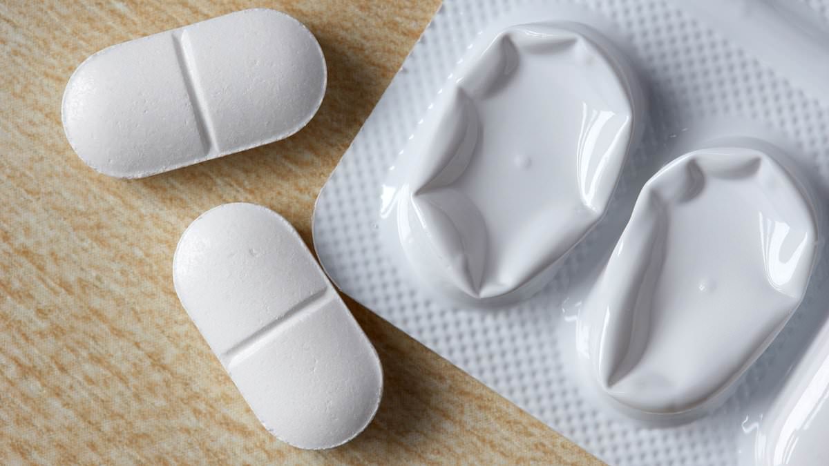 UK pharmacists warn on paracetamol risks as autism-link claims surface