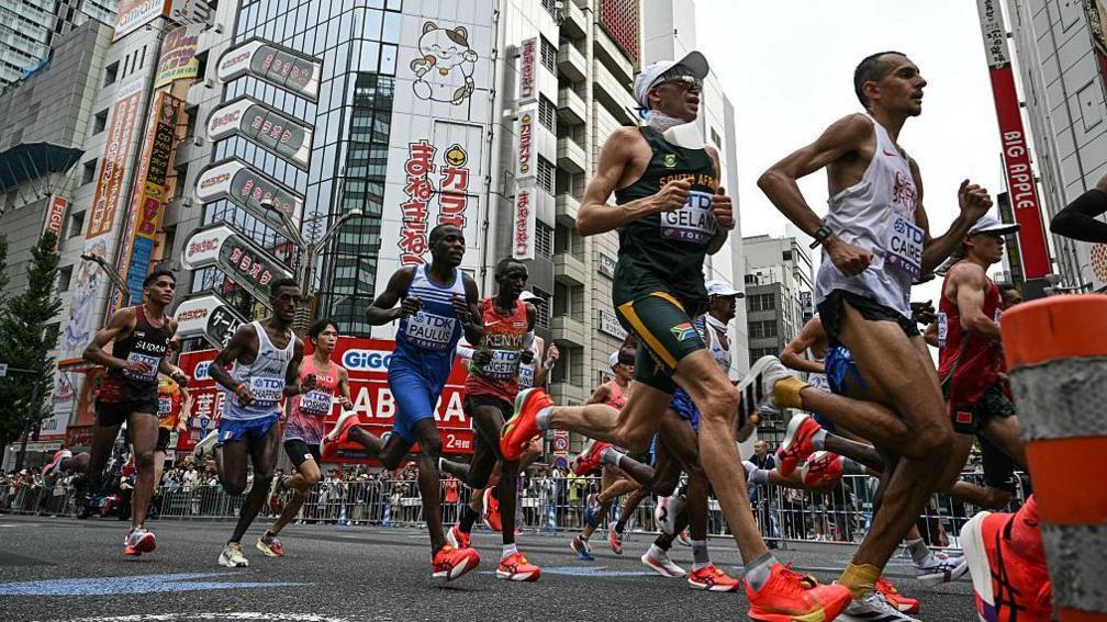 Marathon leader group in Tokyo