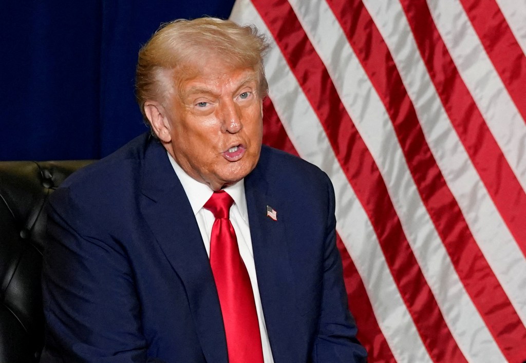 Trump in official setting