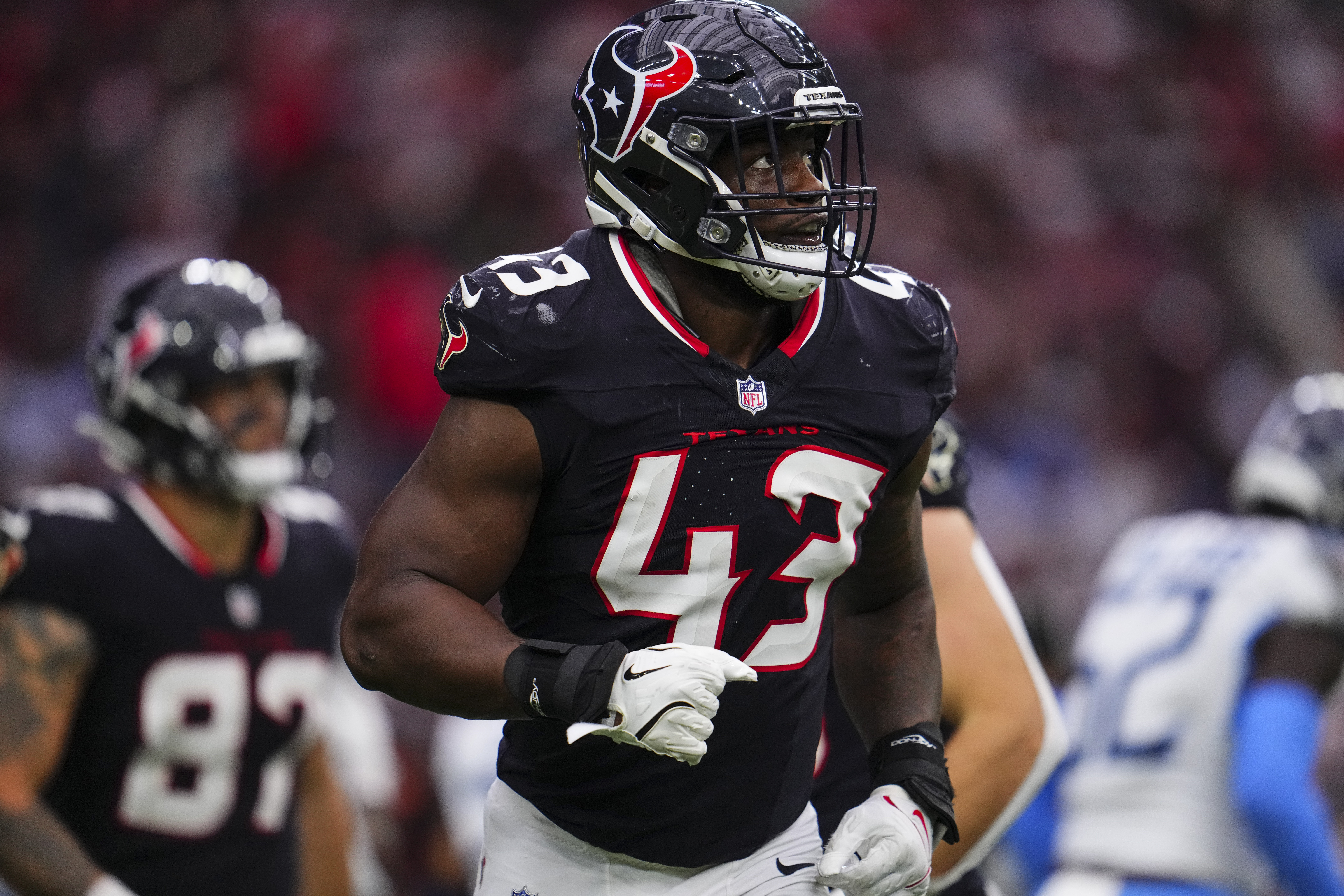 Neville Hewitt runs across the field