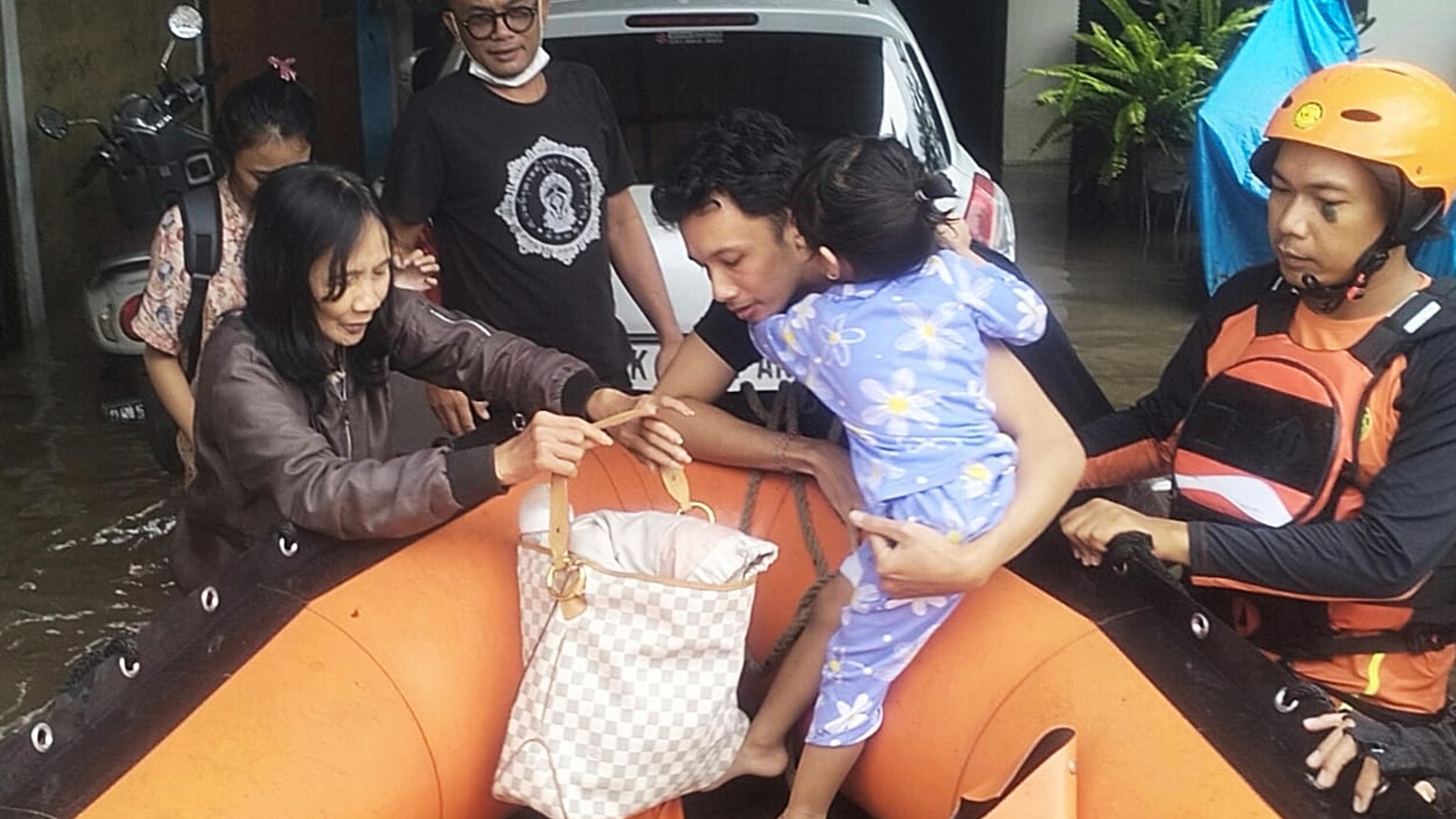 Rescuers scour rivers and rubble as floods recede in Bali and East Nusa Tenggara
