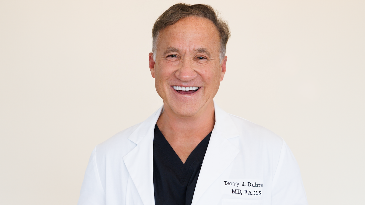 Dr. Terry Dubrow head shot