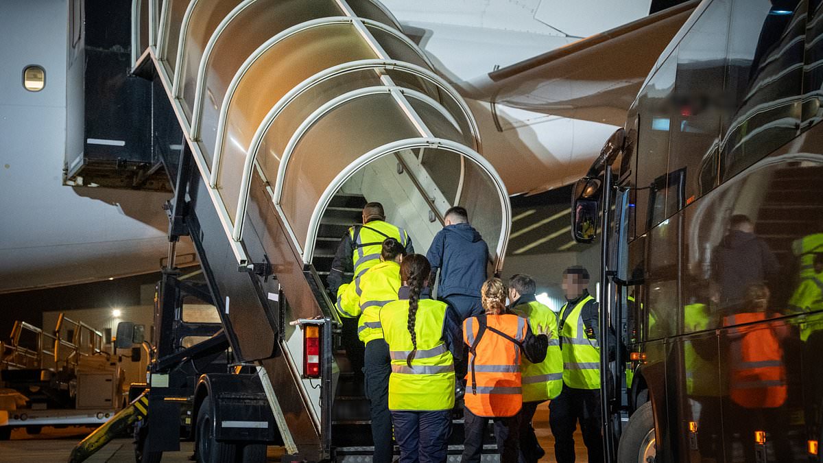 Whistleblowers detail challenges in Britain's deportation flights
