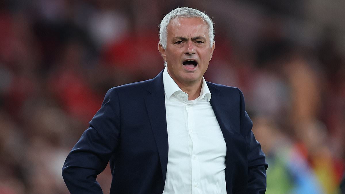 Mourinho denies mega Benfica salary, says he's 'in the red' after returning to Lisbon