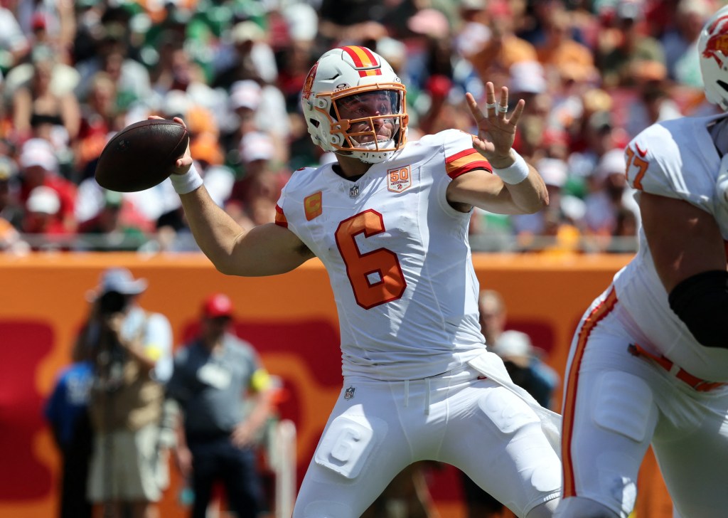Baker Mayfield throws for Tampa Bay