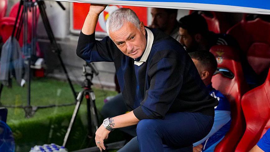 Mourinho back at Benfica 25 years on — revered but a risk?