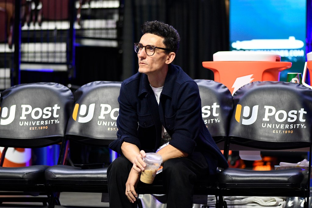 Jonquel Jones on the court