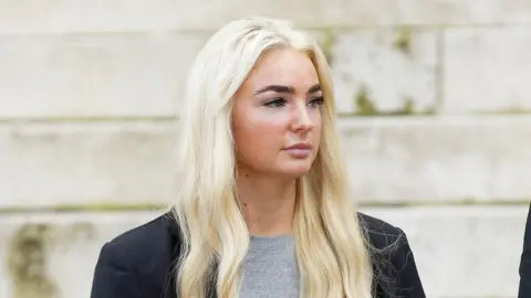 Prison officer given suspended sentence for inmate affair in Wales