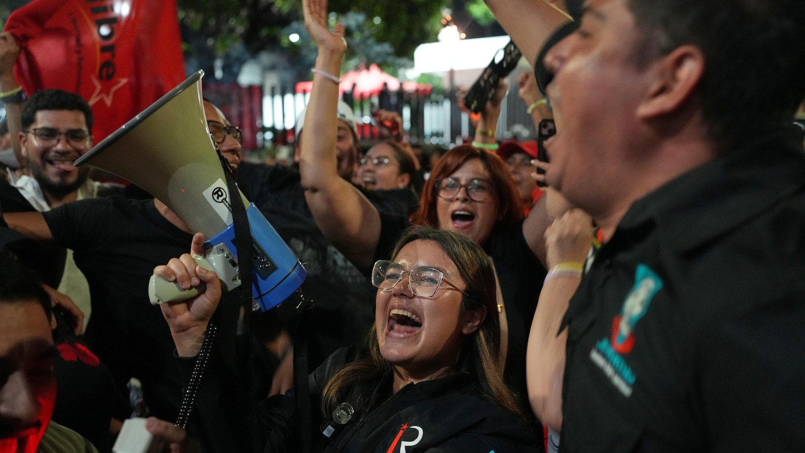 US restricts visas for two Honduran election officials amid ongoing vote count