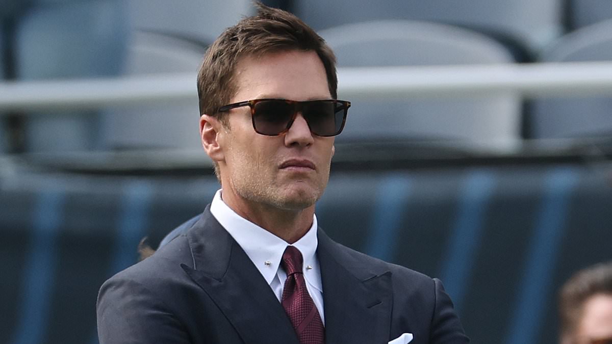 Tom Brady faces backlash after apparent admission of 'kicking the dog' during Fox broadcast