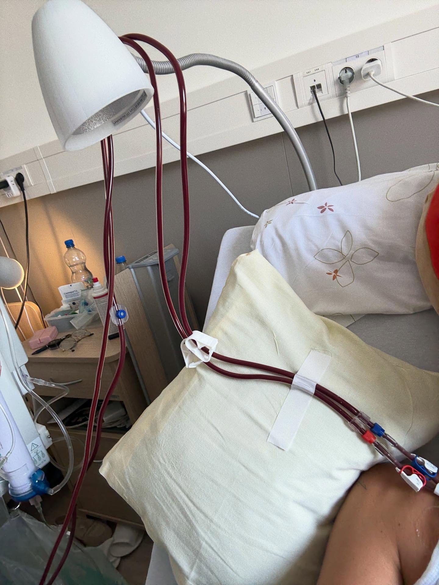 Bella Hadid elevator corner