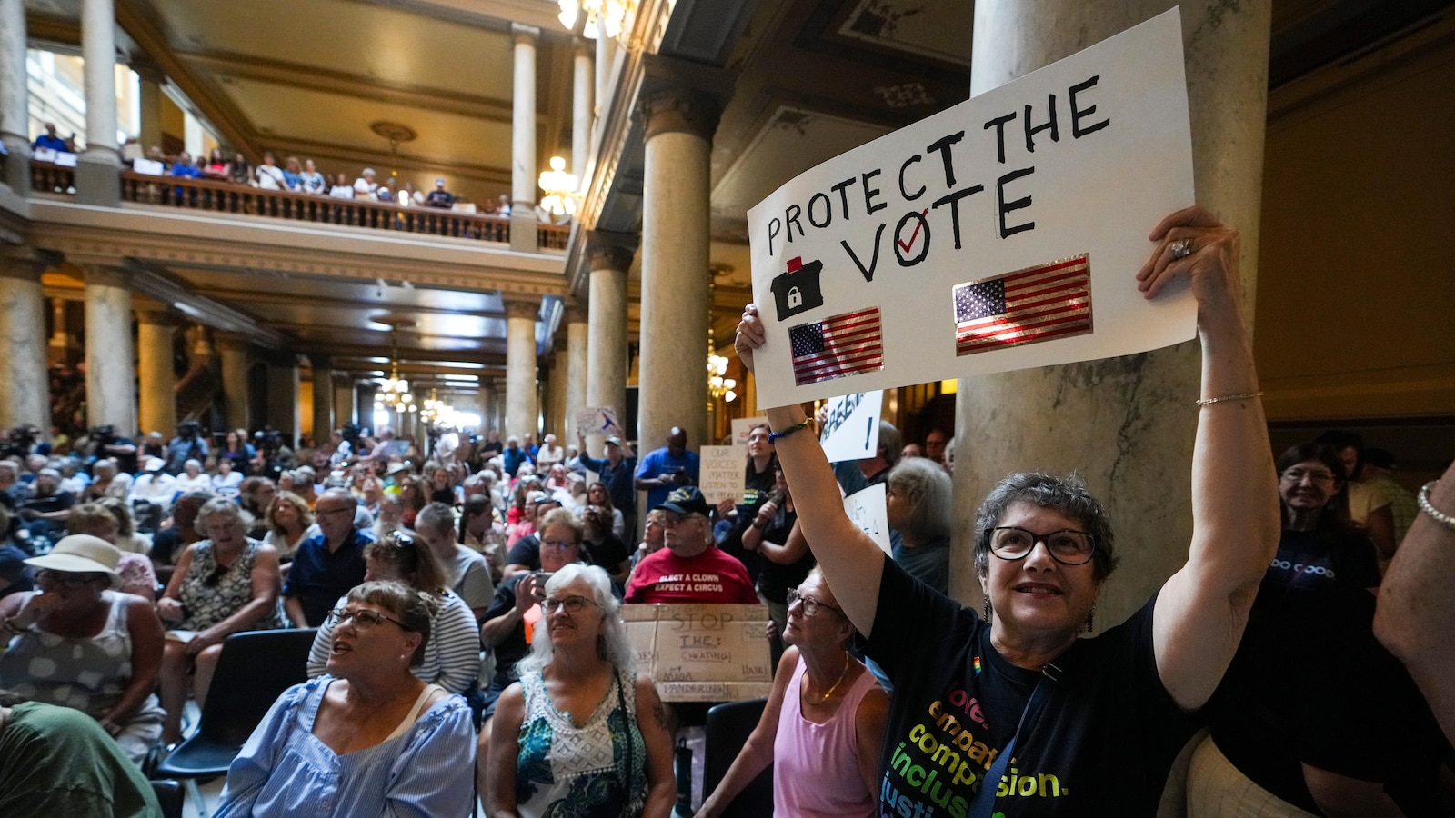 Buttigieg rallies Indiana Democrats against redistricting amid GOP pressure