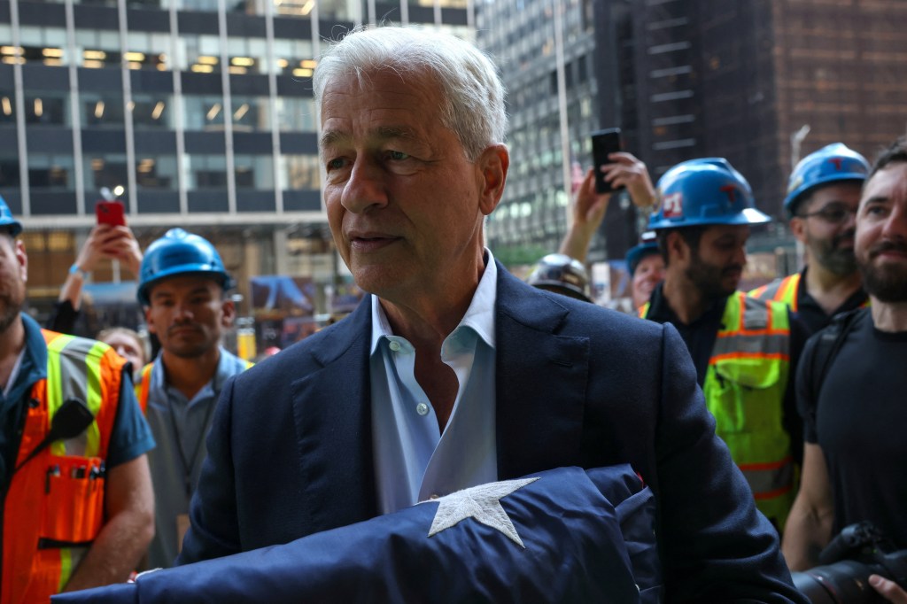 JPMorgan’s Jamie Dimon Says U.S. Economy ‘Is Weakening’ After Nearly 1 Million-Job Revision