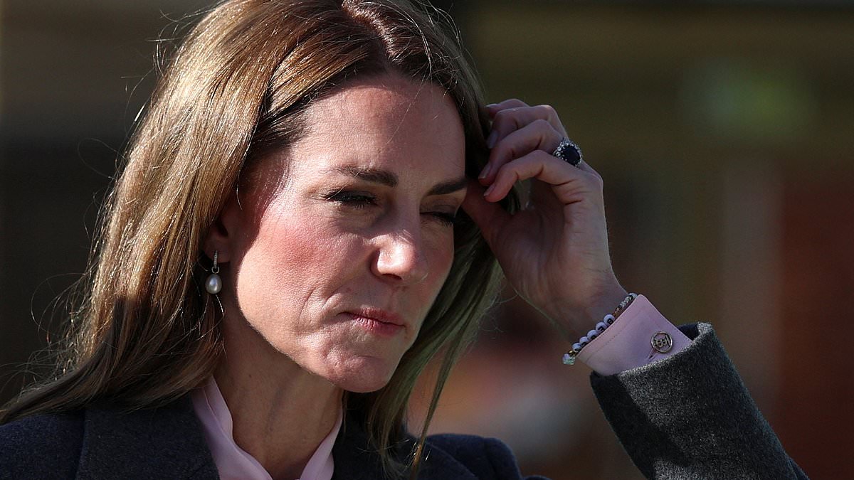 Kate Middleton honors Southport stabbing victims with pink details and friendship bracelets during Southport visit