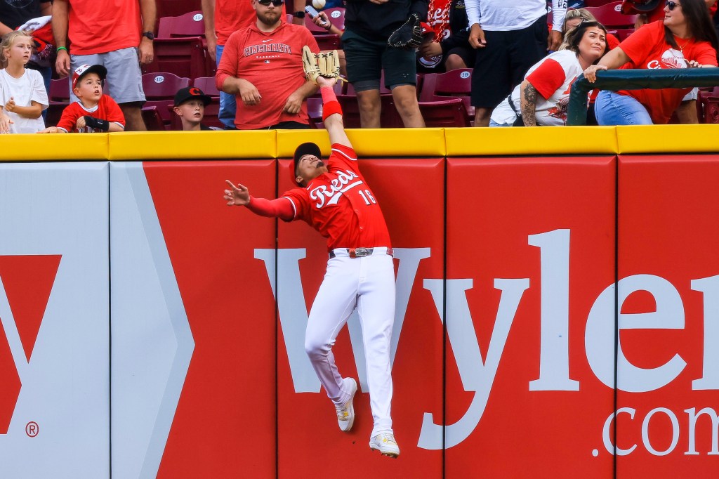 Marte celebrates after the catch