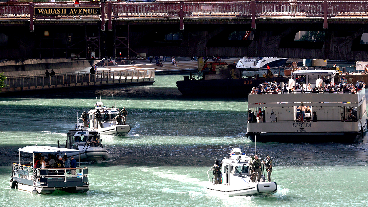 Chicago border boats