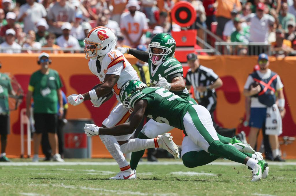 Jets fall to Buccaneers on walk-off field goal as Williams injures shoulder
