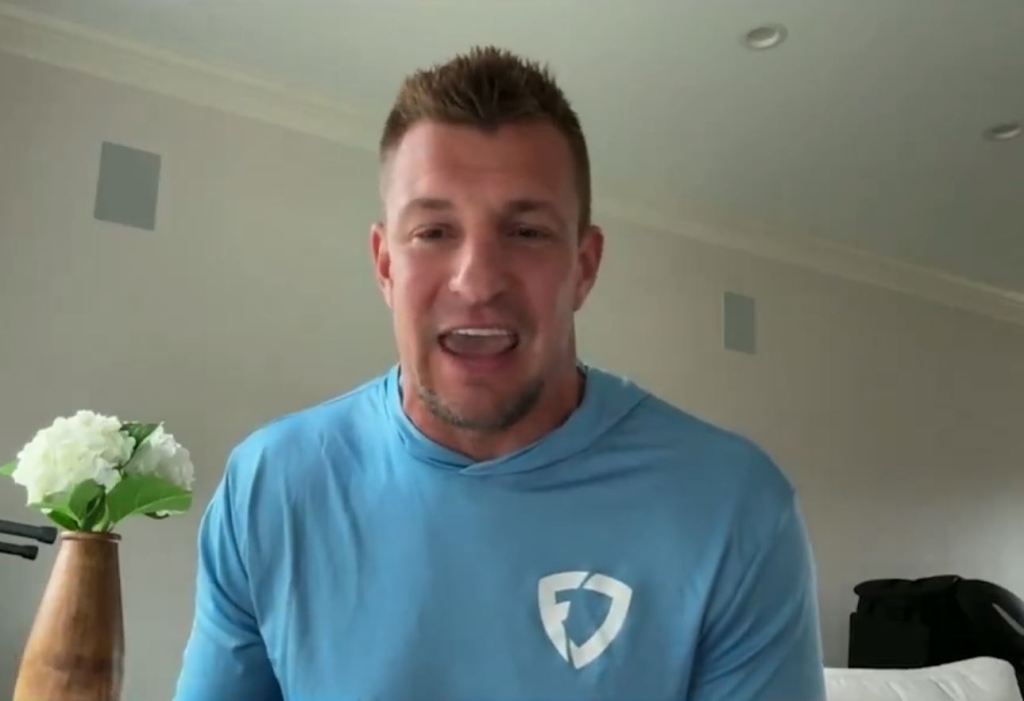 Rob Gronkowski Says Chiefs Will 'Fold,' Points to Eagles' Super Bowl Blueprint