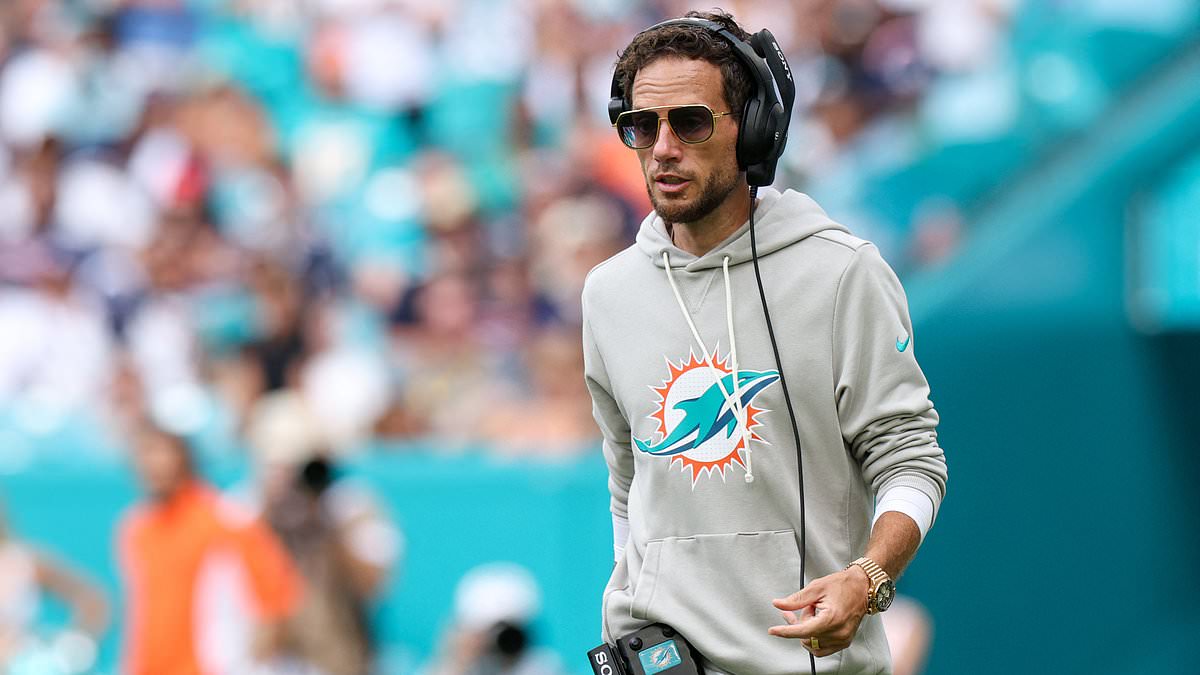 Dolphins Players Rally Behind Mike McDaniel as 0-2 Start Fuels Calls for Firing