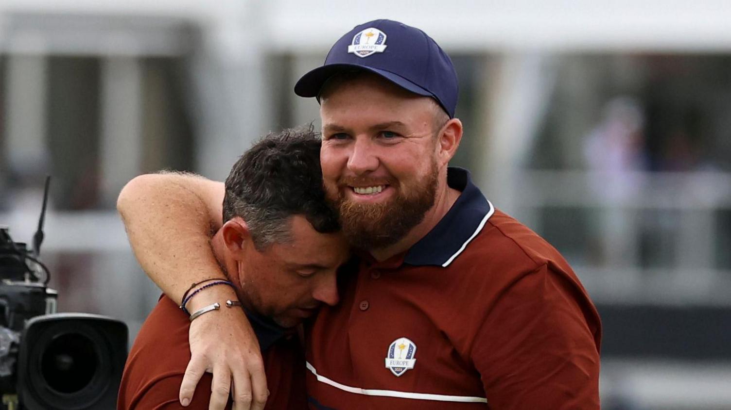 Europe closes in on away Ryder Cup win as McIlroy and Lowry weather US jeers