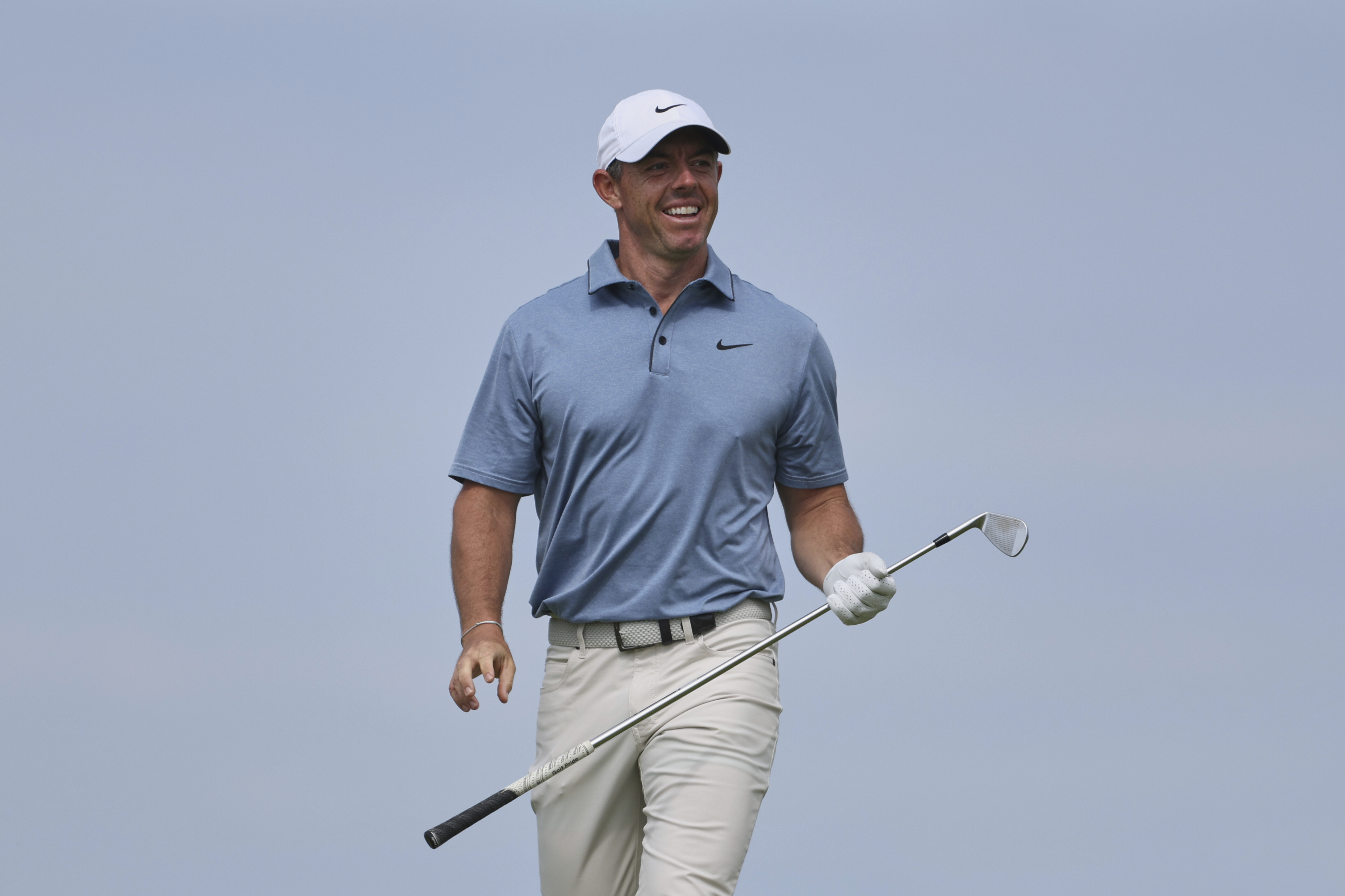 Rory McIlroy preparing to play