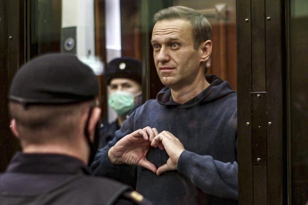 Navalny’s widow says postmortem tests hint poisoning; new outside-lab analyses challenge Kremlin account