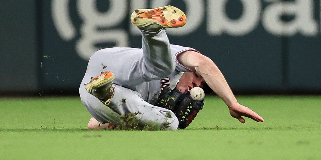 Nationals' Jacob Young shows off incredible concentration to make bobbling catch for 2nd straight game
