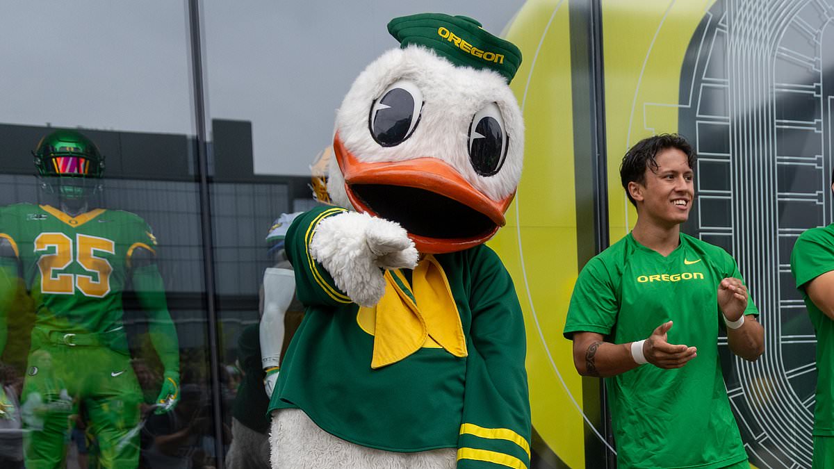 Oregon Duck mascot dons Labubu-style costume, drawing mixed reactions from fans