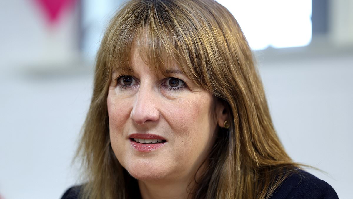 Hunt argues Reeves can avoid tax rises and outlines plan to curb spending and debt