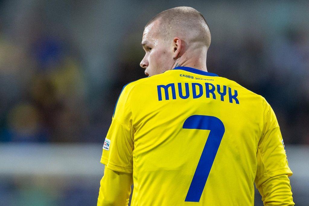 Mudryk greets supporters