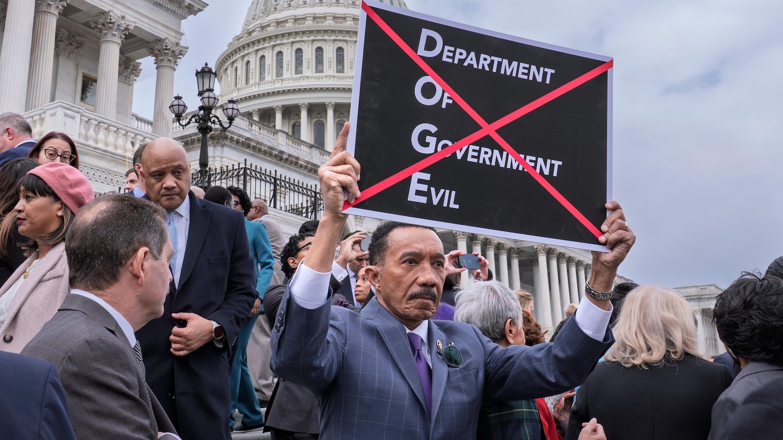 Trump workforce purge batter DC job market as DMV home sales rise, report finds