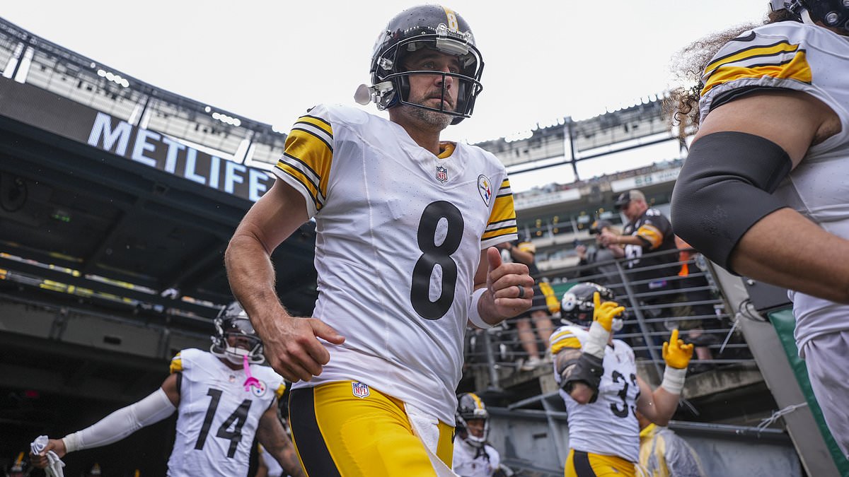 Aaron Rodgers Booed, Sacked on First Play but Responds with Early Touchdown in Steelers Debut