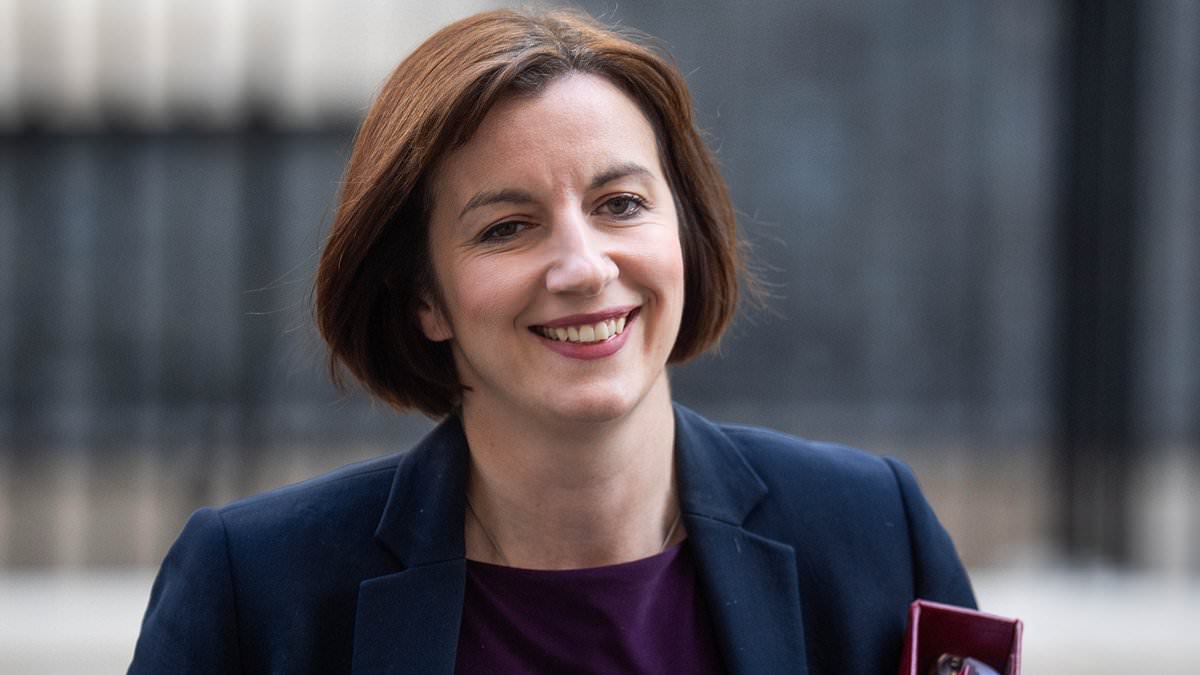 Phillipson says she's been subjected to sexist briefings as Labour deputy leadership race tightens