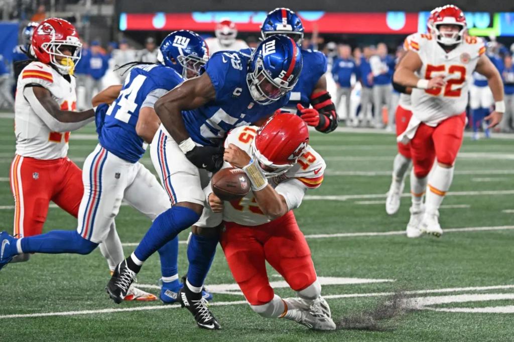 Giants' Okereke learns from 'country fumble' as Mahomes preserves Chiefs win