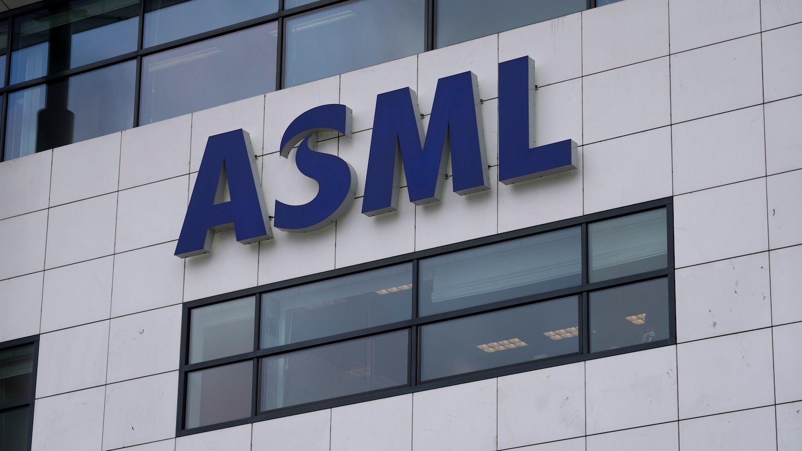 ASML Invests €1.3 Billion in Mistral AI, Forms European Tech Alliance