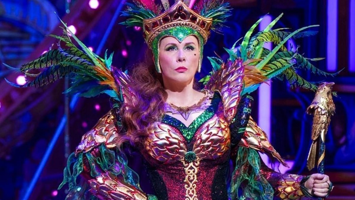 Fans walk out of Catherine Tate's Palladium panto over crude jokes and high ticket prices