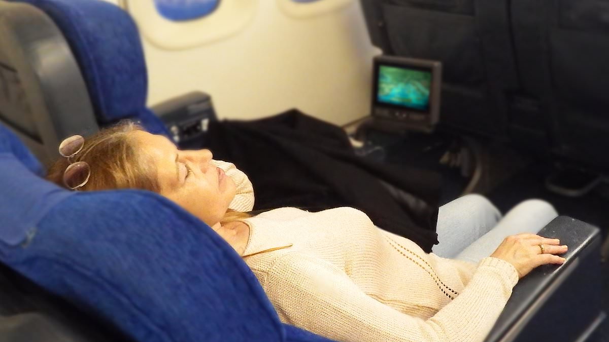Scientists weigh best sleep posture on airplanes: mix reclining and upright, avoid neck strain on the tray table