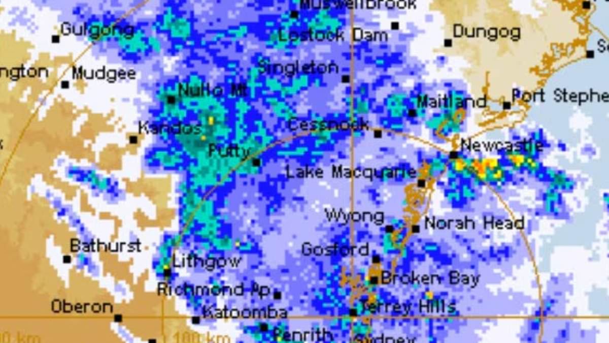 Low-pressure system brings heavy rain and gale warnings to Australia’s east coast