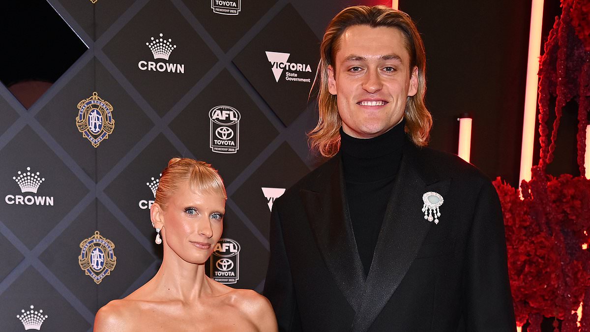 Fans urge Darcy Moore to propose to Dee Salmin after 2025 Brownlow Medal appearance