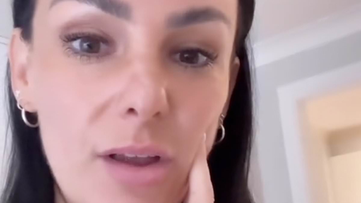 UK mother pulls son from school over cheese-on-crackers snack ban